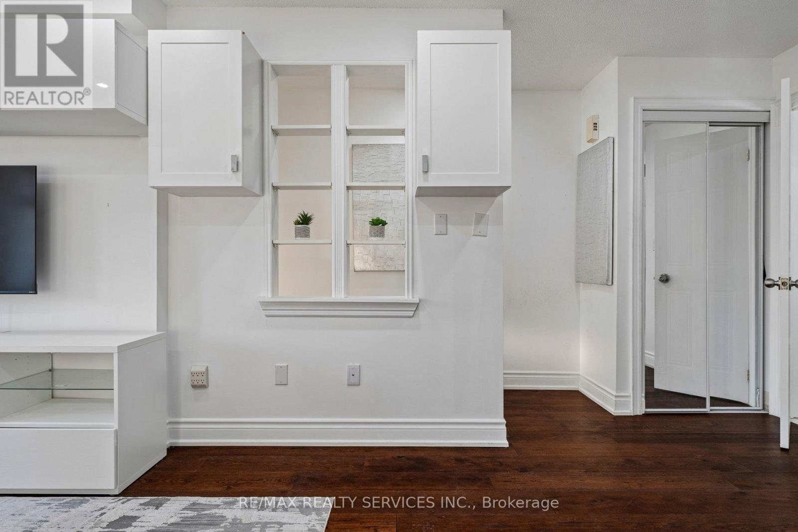 131 Charlton Settlement Avenue, Toronto, Ontario  M6M 5L5 - Photo 7 - W12992286