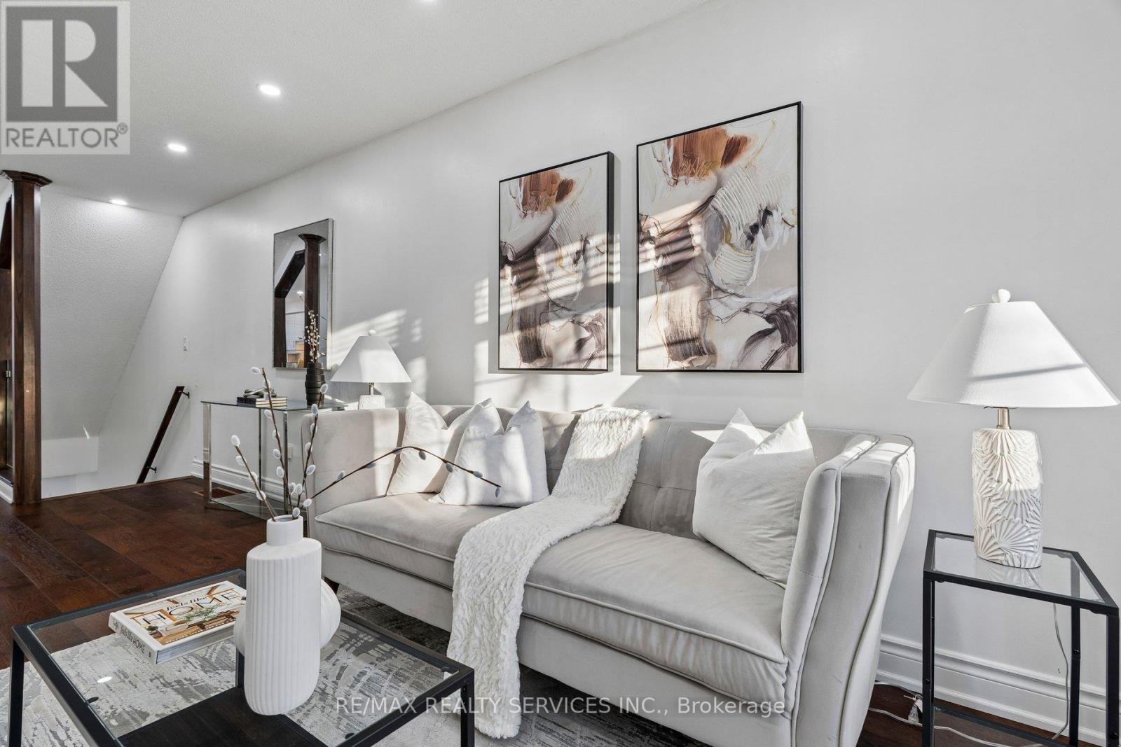 131 Charlton Settlement Avenue, Toronto, Ontario  M6M 5L5 - Photo 8 - W12992286