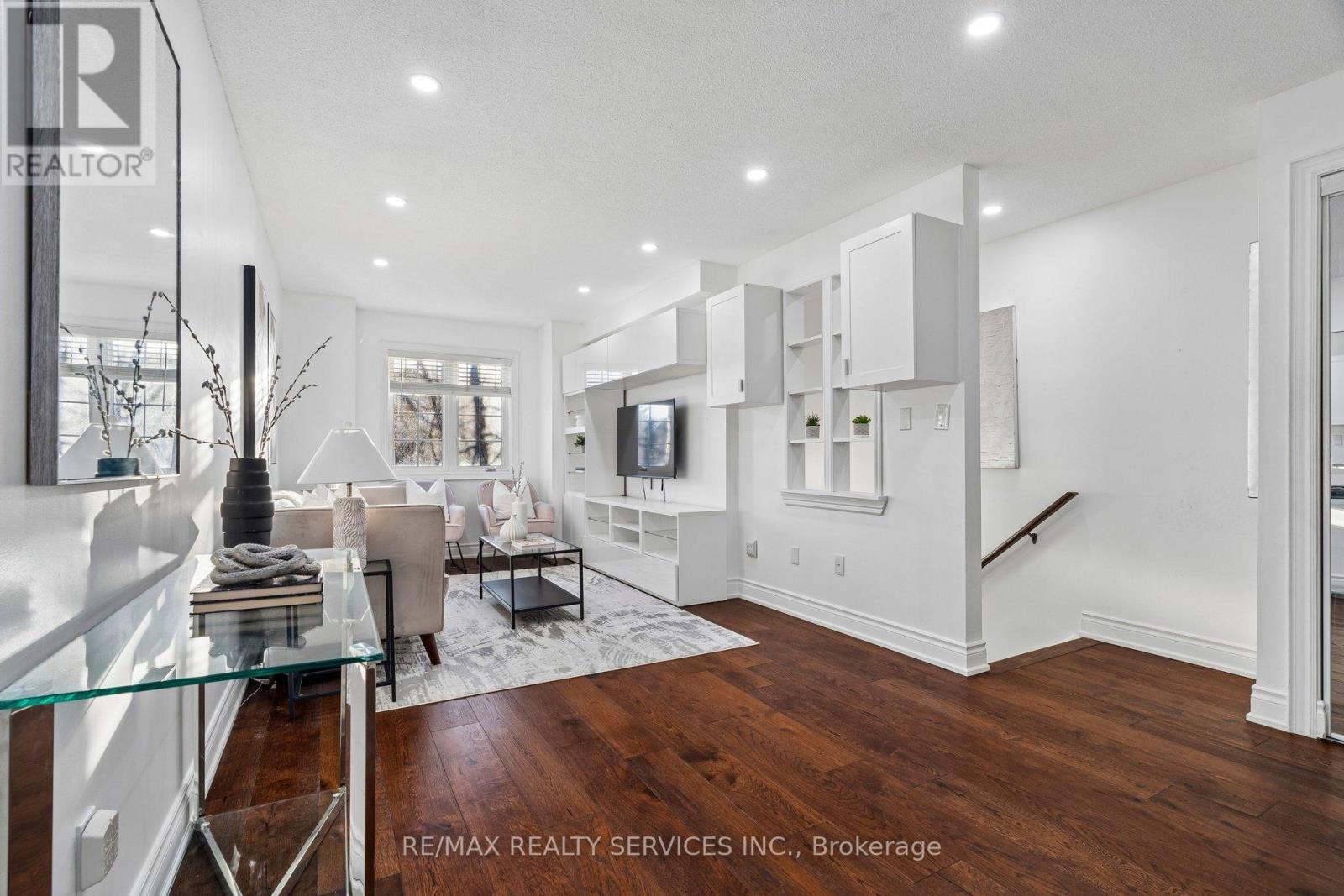 131 Charlton Settlement Avenue, Toronto, Ontario  M6M 5L5 - Photo 4 - W12992286