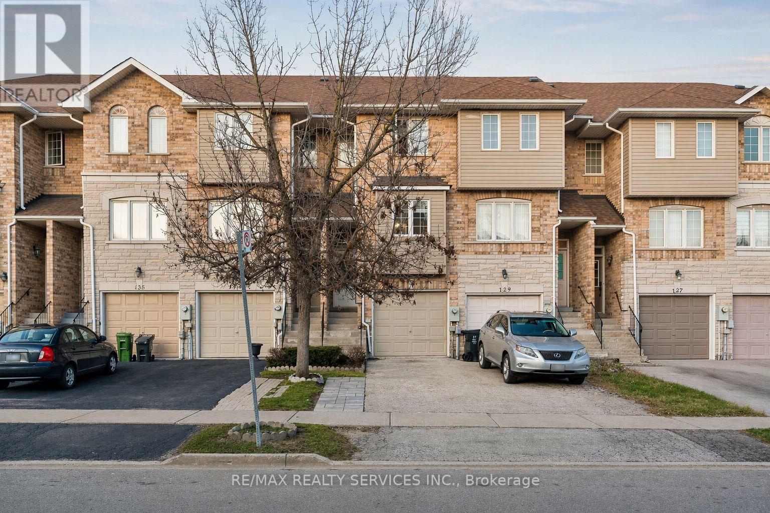 131 Charlton Settlement Avenue, Toronto, Ontario  M6M 5L5 - Photo 2 - W12992286