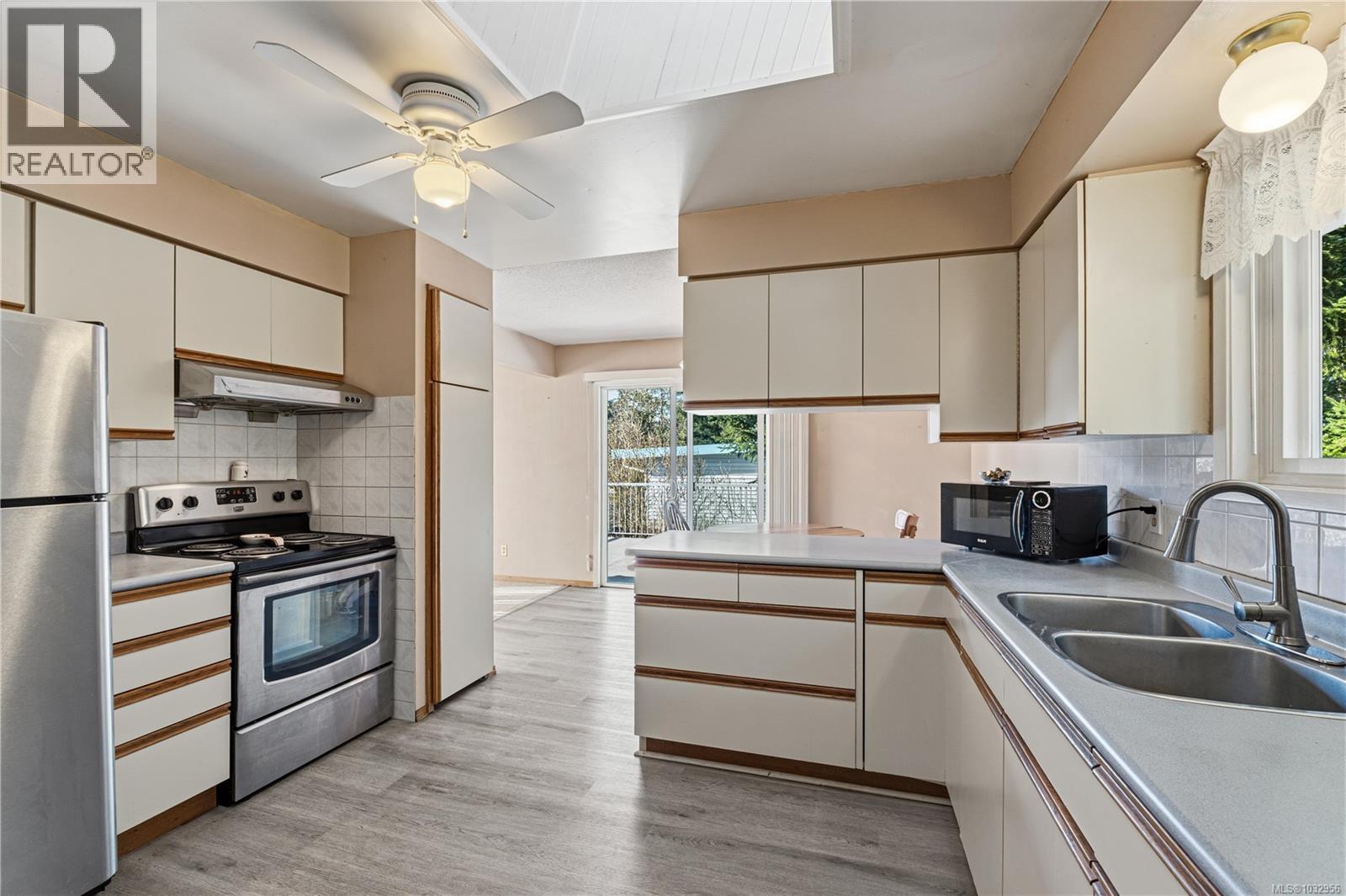 5640 Arnhem Terr, Nanaimo, British Columbia  V9T 2M3 - Photo 7 - 1032956