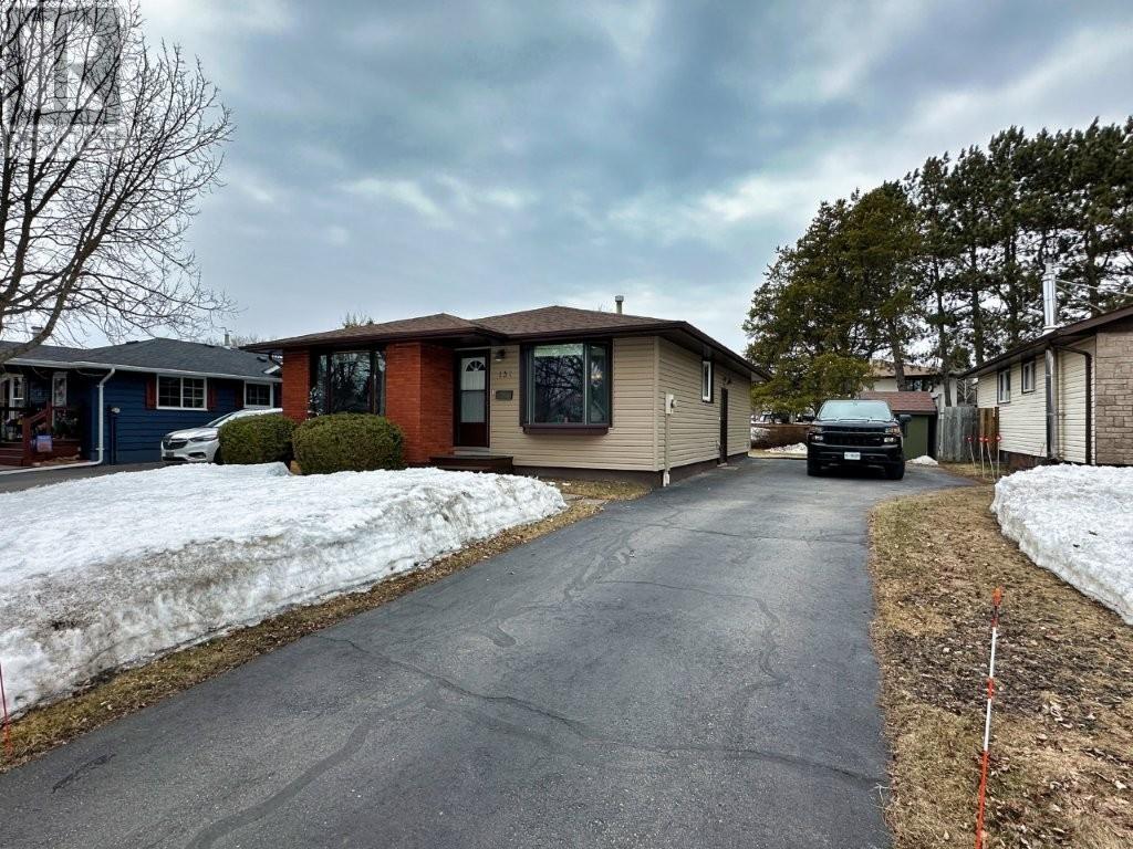 151 Essex Court, Thunder Bay, Ontario  P7A 7N4 - Photo 2 - TB2600763