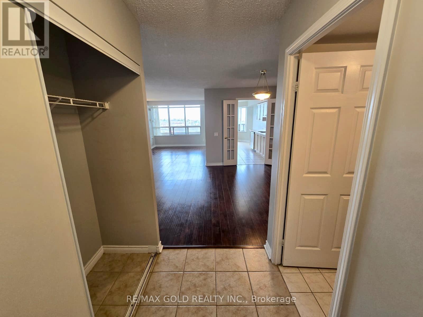 1505 - 35 Kingsbridge Garden Circle, Mississauga, Ontario  L5R 1B8 - Photo 2 - W13026438