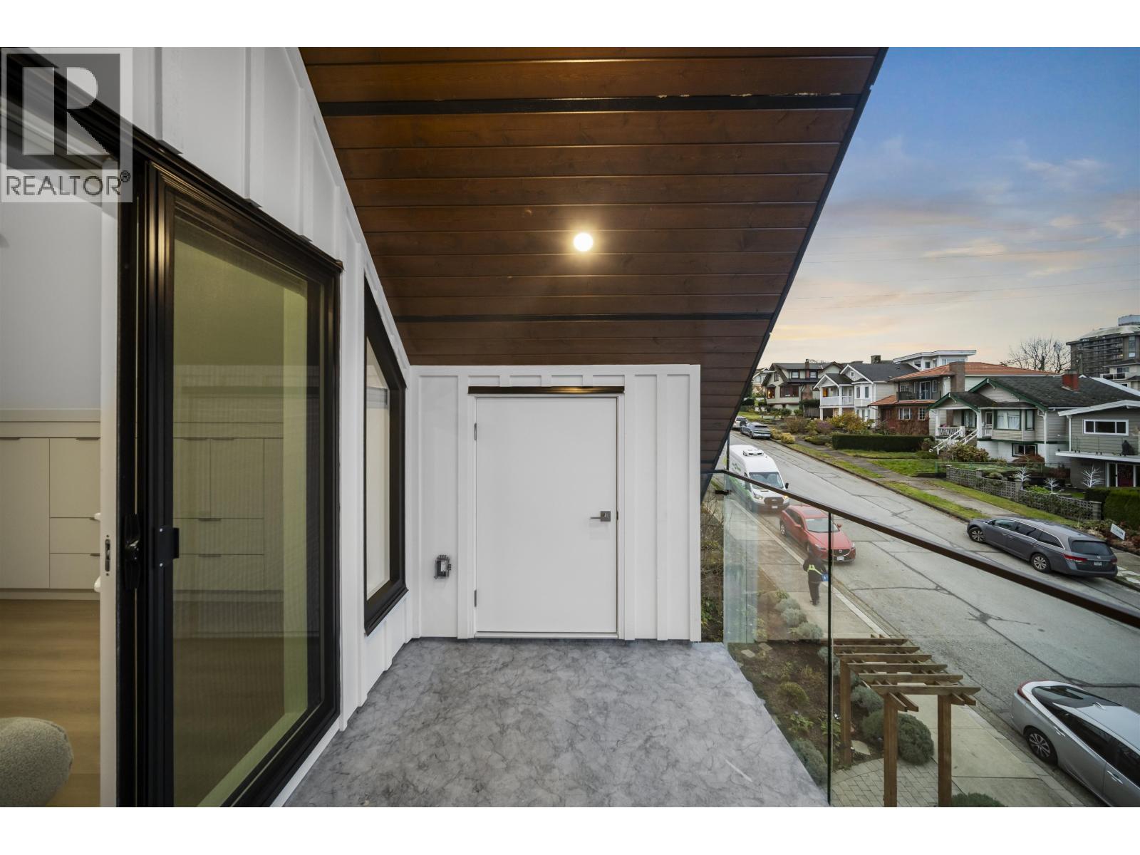 1 3623 Triumph Street, Vancouver, British Columbia  V5K 1V4 - Photo 16 - R3114102