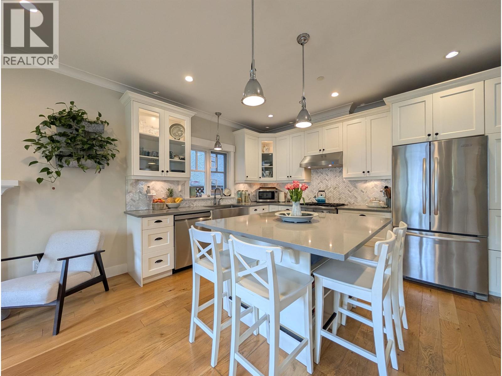 945 E 21st Avenue, Vancouver, British Columbia  V5V 1S4 - Photo 2 - R3114131