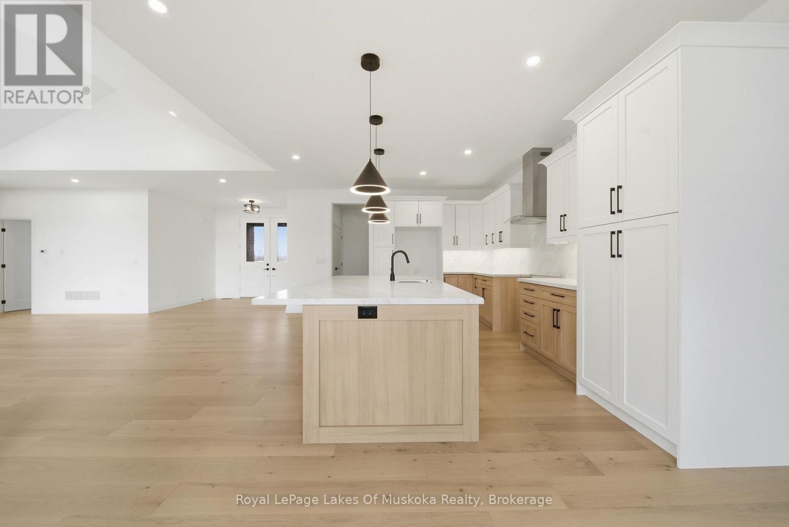 19 Henry Ball Court, Oro-Medonte (Warminster), Ontario  L0K 2G1 - Photo 26 - S13026698