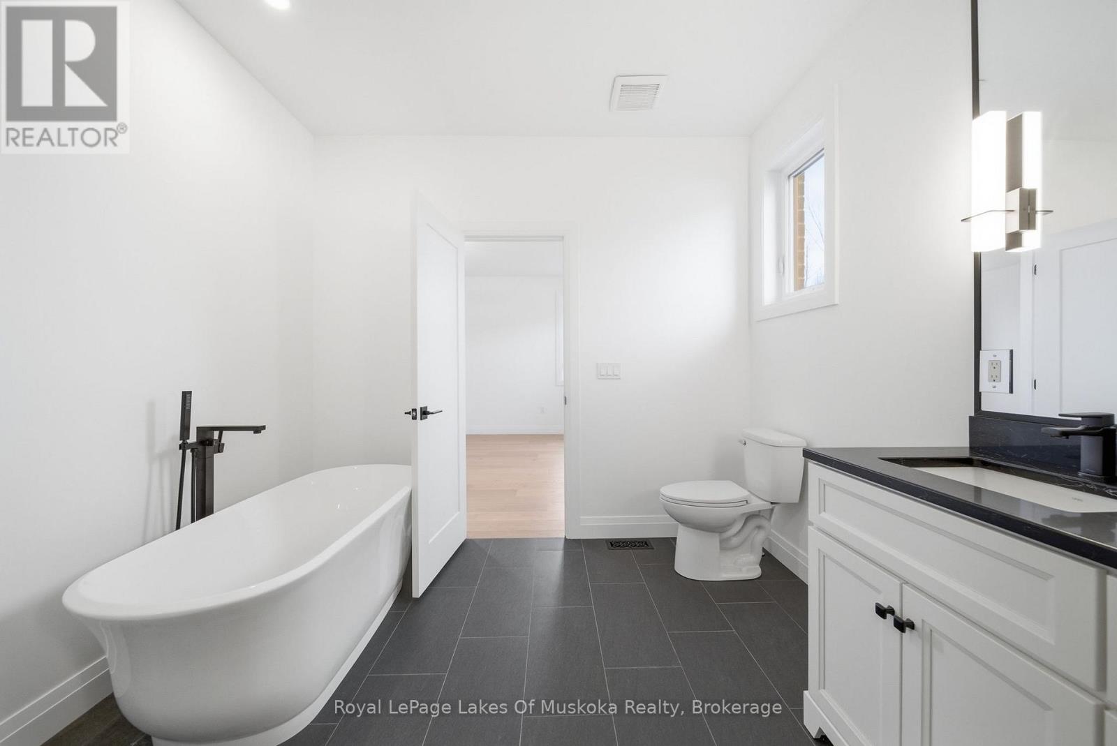 19 Henry Ball Court, Oro-Medonte (Warminster), Ontario  L0K 2G1 - Photo 37 - S13026698