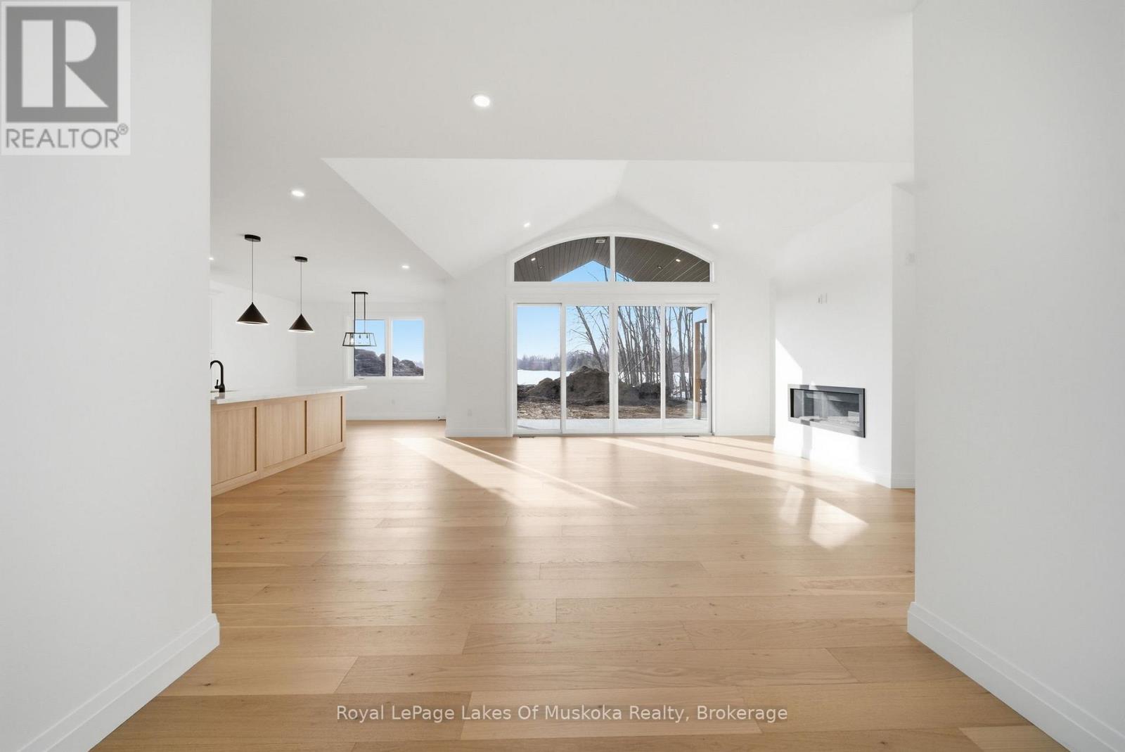 19 Henry Ball Court, Oro-Medonte (Warminster), Ontario  L0K 2G1 - Photo 4 - S13026698