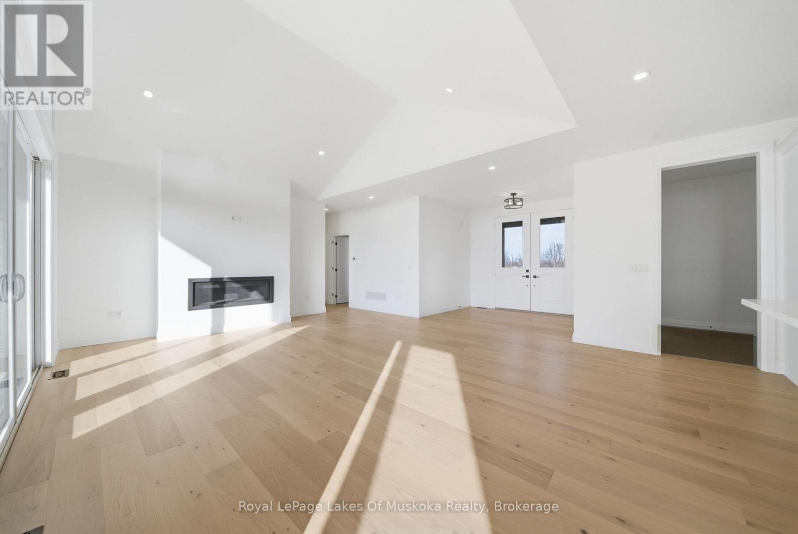 19 Henry Ball Court, Oro-Medonte (Warminster), Ontario  L0K 2G1 - Photo 7 - S13026698