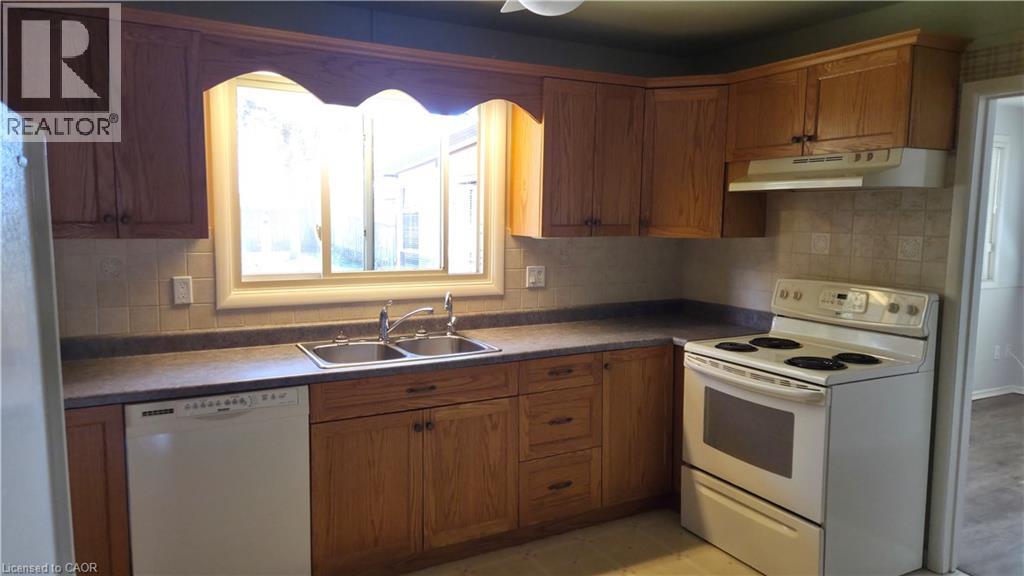 35 Bradley Drive, Kitchener, Ontario  N2A 1K3 - Photo 3 - 40822694