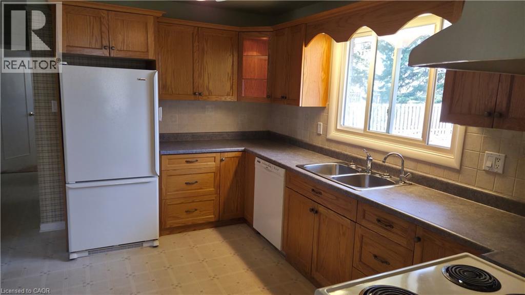 35 Bradley Drive, Kitchener, Ontario  N2A 1K3 - Photo 4 - 40822694