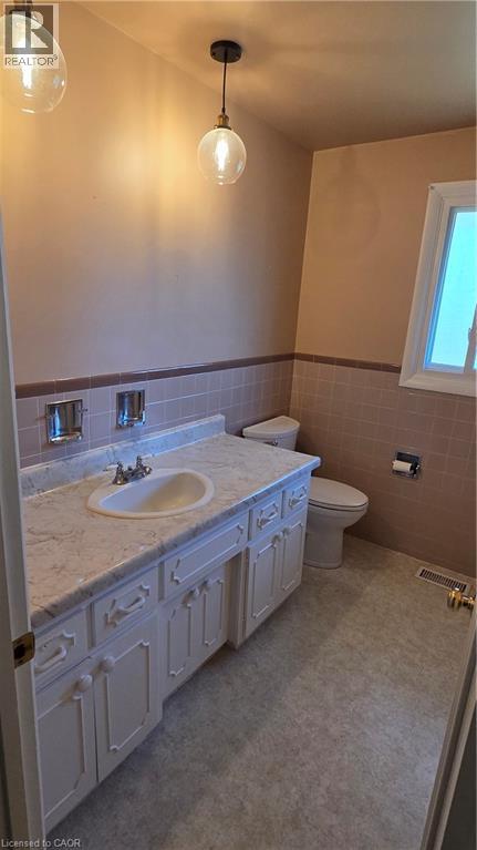 35 Bradley Drive, Kitchener, Ontario  N2A 1K3 - Photo 5 - 40822694