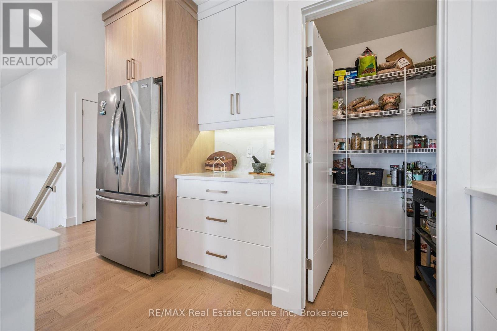 14 Faith Drive, Mapleton, Ontario  N0G 1P0 - Photo 7 - X13026796