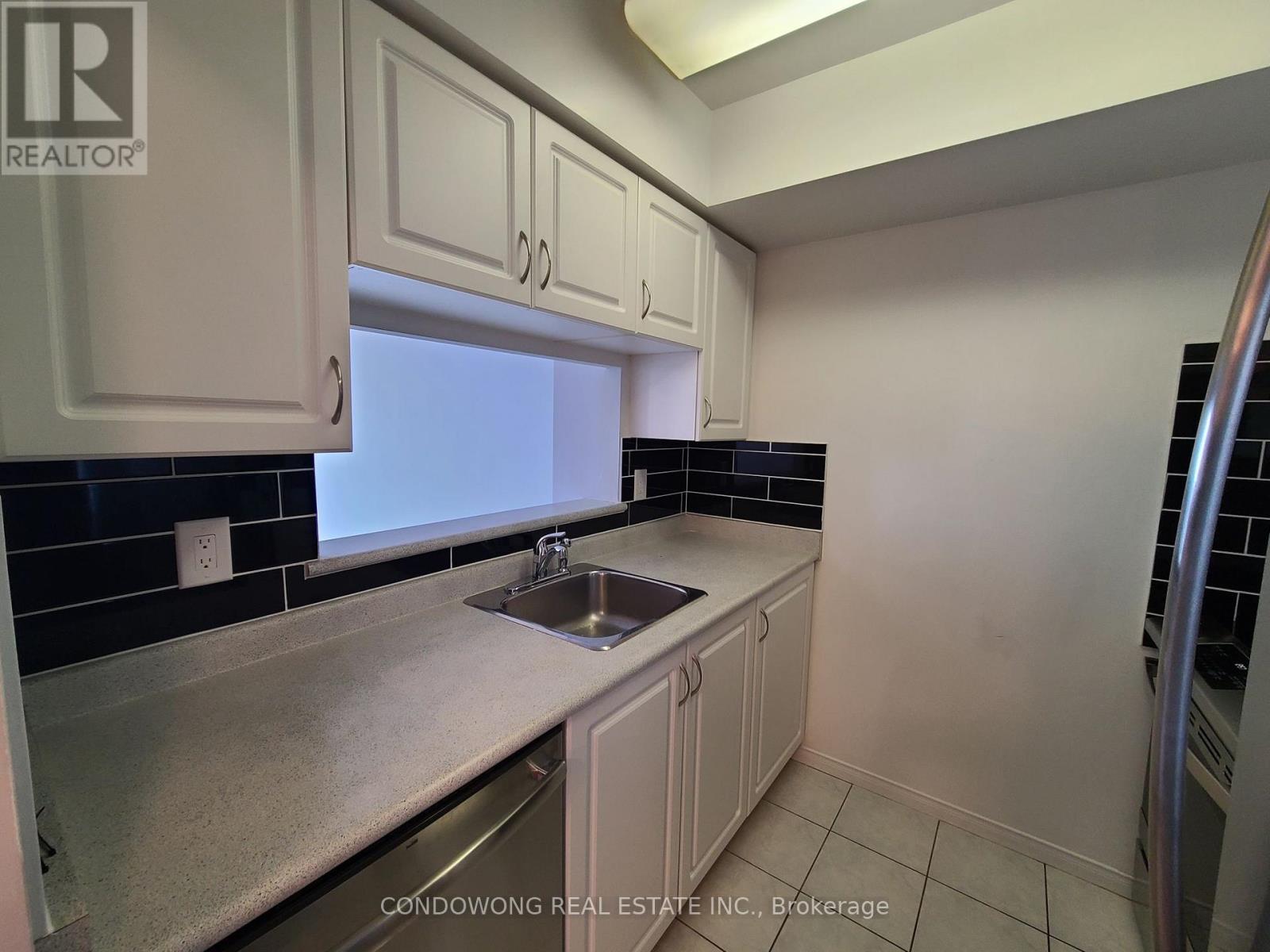 2705 - 1 Pemberton Avenue, Toronto, Ontario  M2M 4L9 - Photo 2 - C13026662