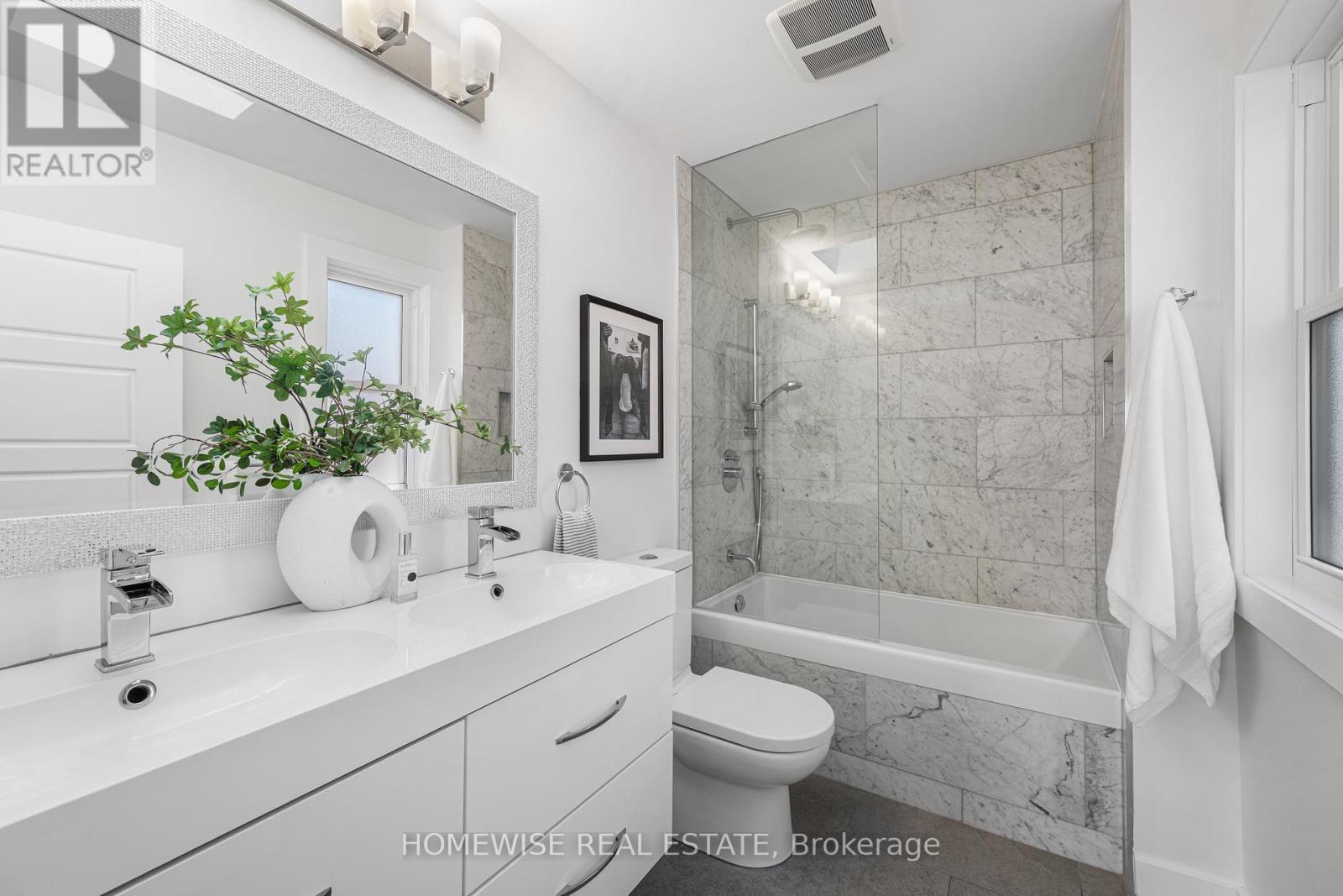 220 Robina Avenue, Toronto (Oakwood Village), Ontario  M6C 3Z1 - Photo 16 - C13026726