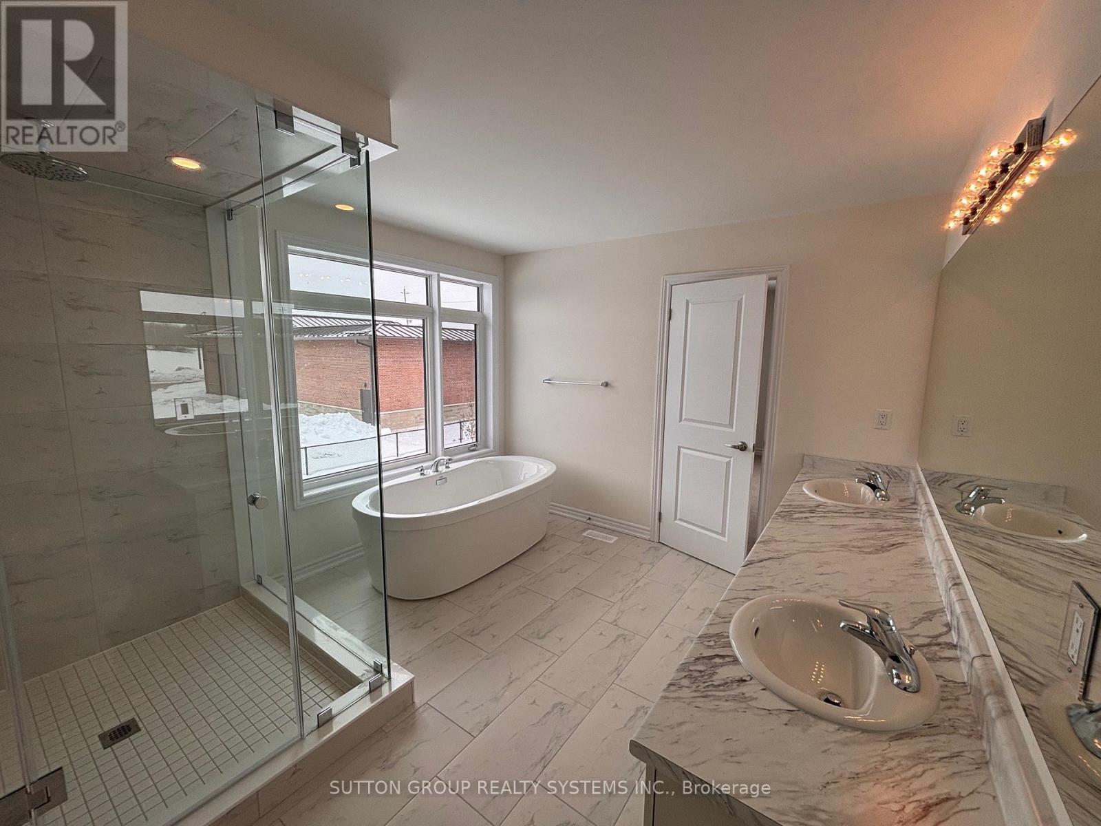 24 Federica Crescent, Wasaga Beach, Ontario  L9Z 0N5 - Photo 4 - S13026672