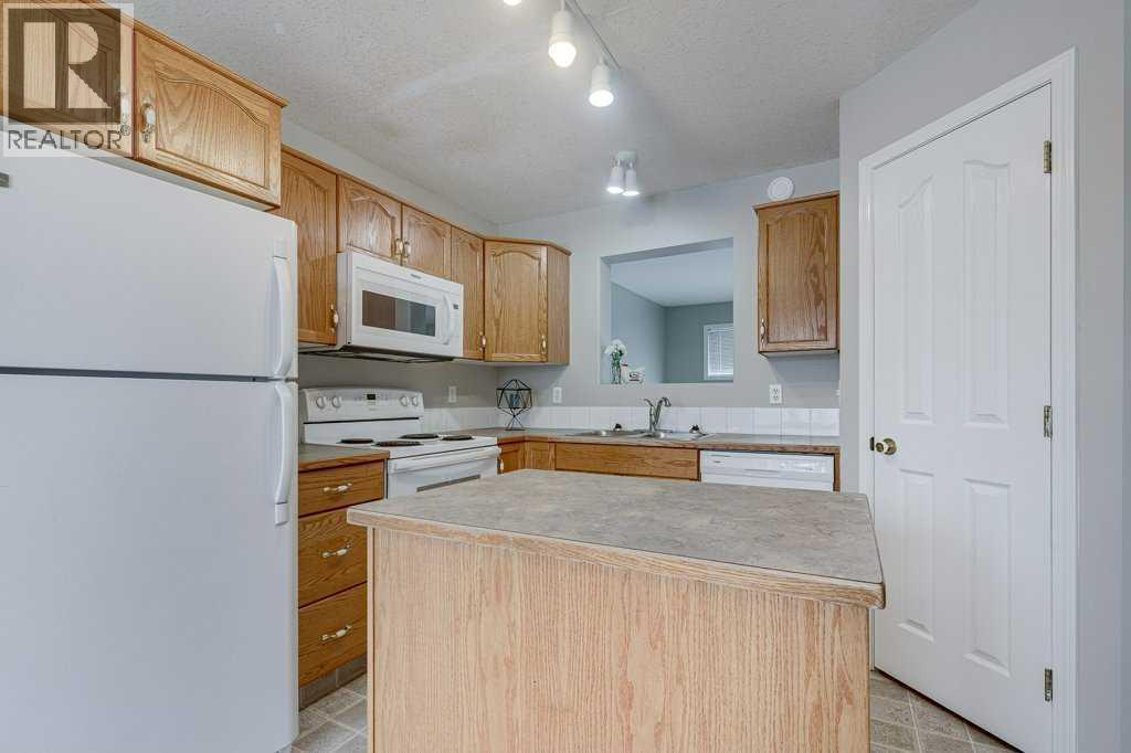 15 Kerry Wood Mews, Red Deer, Alberta  T4N 7B8 - Photo 3 - A2290004