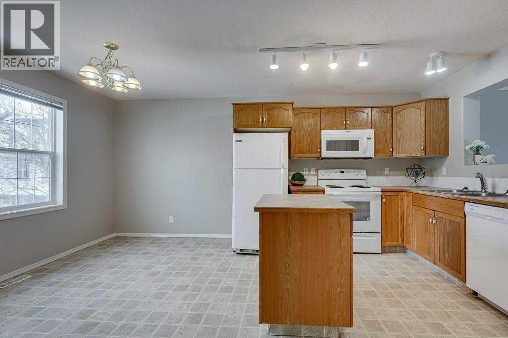 15 Kerry Wood Mews, Red Deer, Alberta  T4N 7B8 - Photo 4 - A2290004