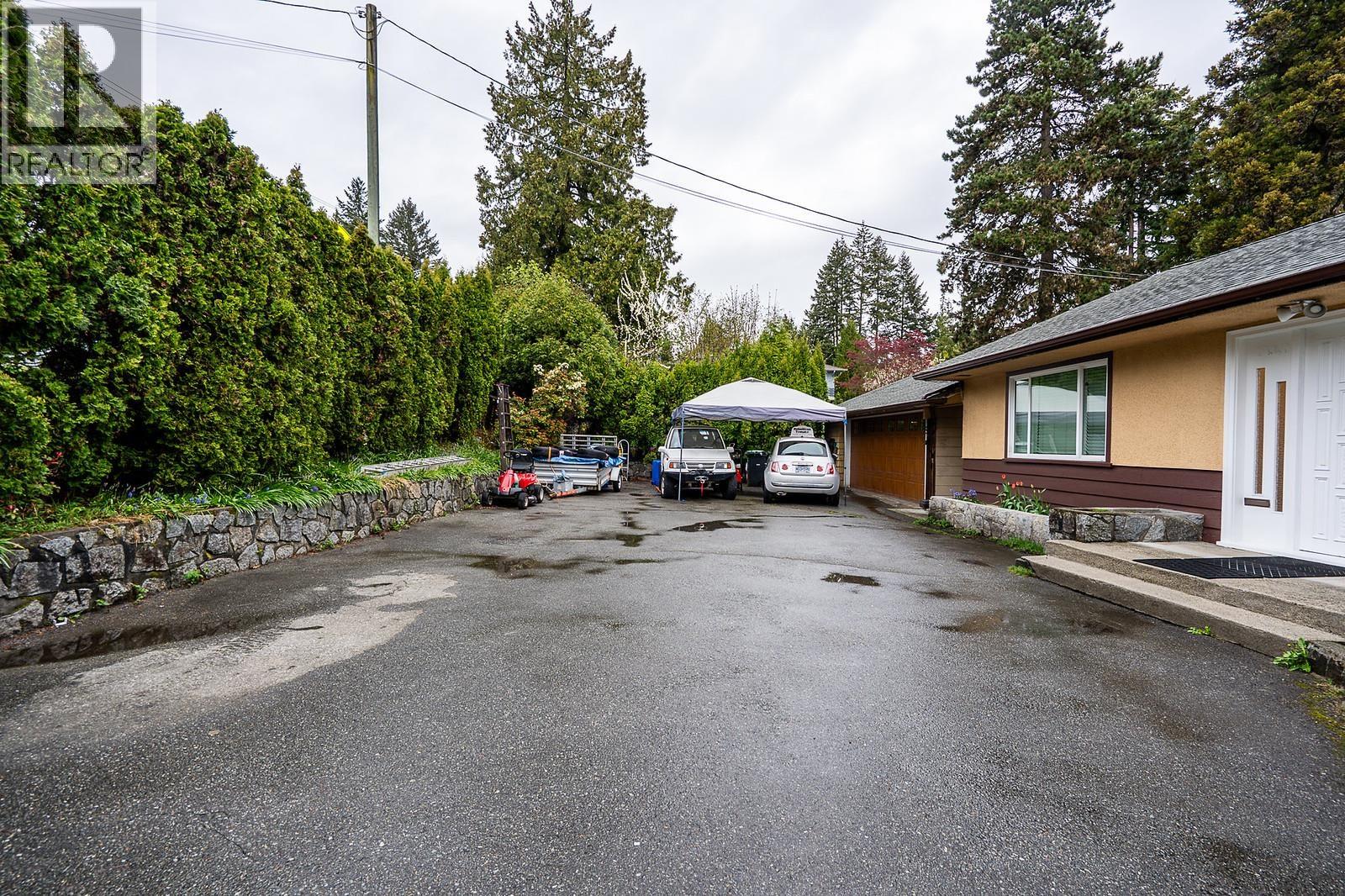 1440 Mountain Highway, North Vancouver, British Columbia  V7J 2M3 - Photo 3 - R3113463