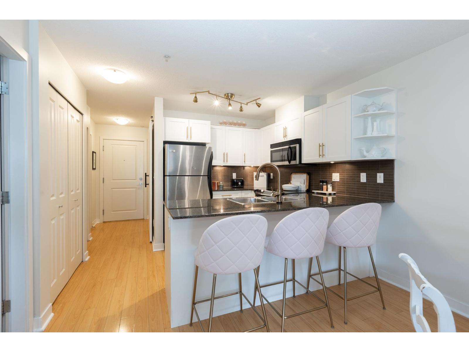 E302 8929 202 Street, Langley, British Columbia  V1M 0B4 - Photo 2 - R3097216