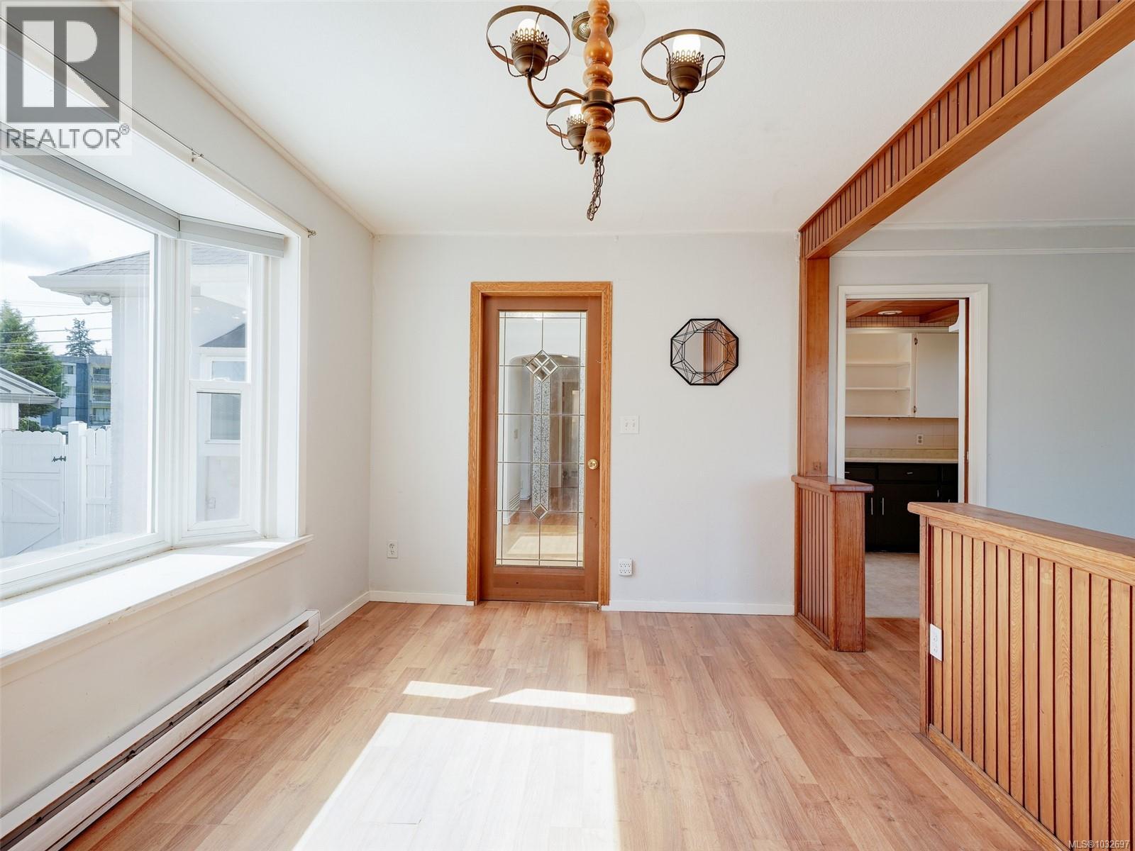 4031 Quadra St, Saanich, British Columbia  V8X 1K1 - Photo 10 - 1032697