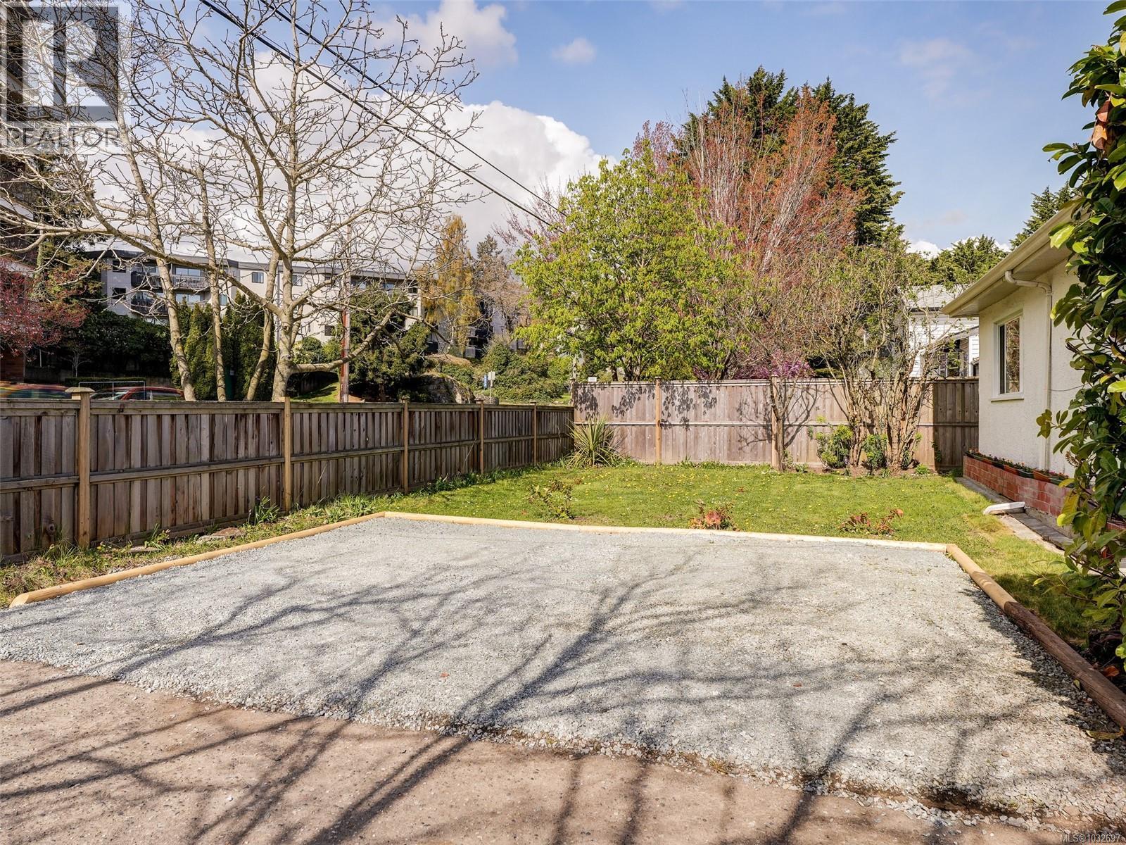 4031 Quadra St, Saanich, British Columbia  V8X 1K1 - Photo 43 - 1032697