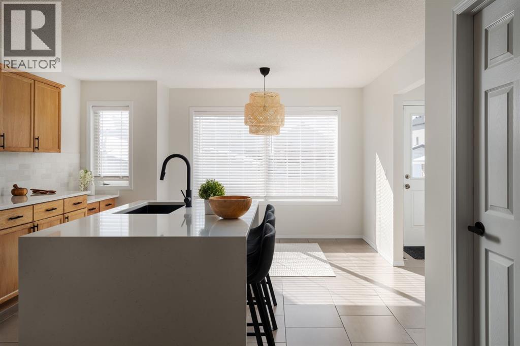 641 Evermeadow Road SW, Calgary, Alberta  T2Y 4W8 - Photo 11 - A2289748