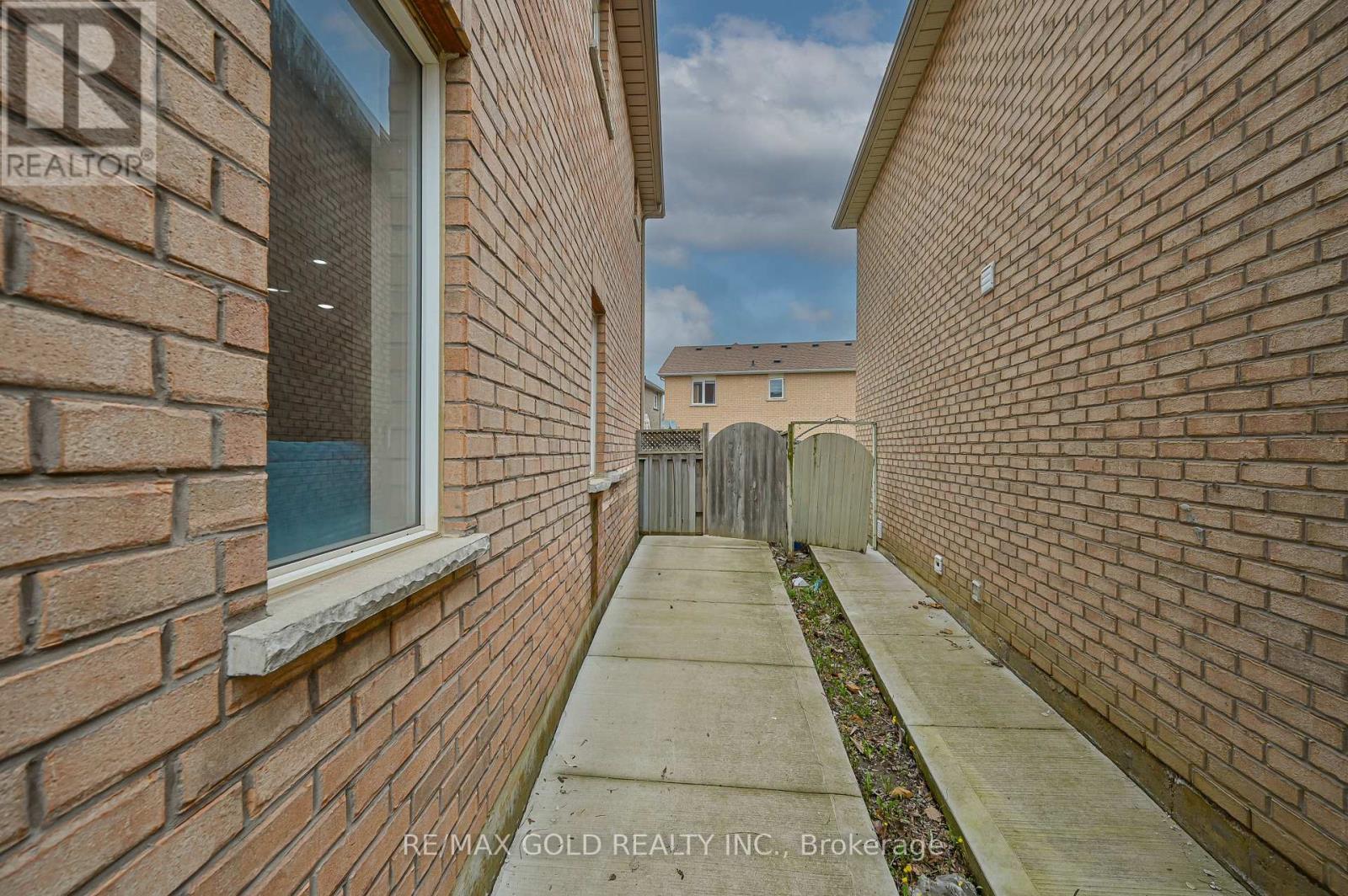 116 Heartleaf Crescent, Brampton, Ontario  L7A 2C1 - Photo 50 - W13026668