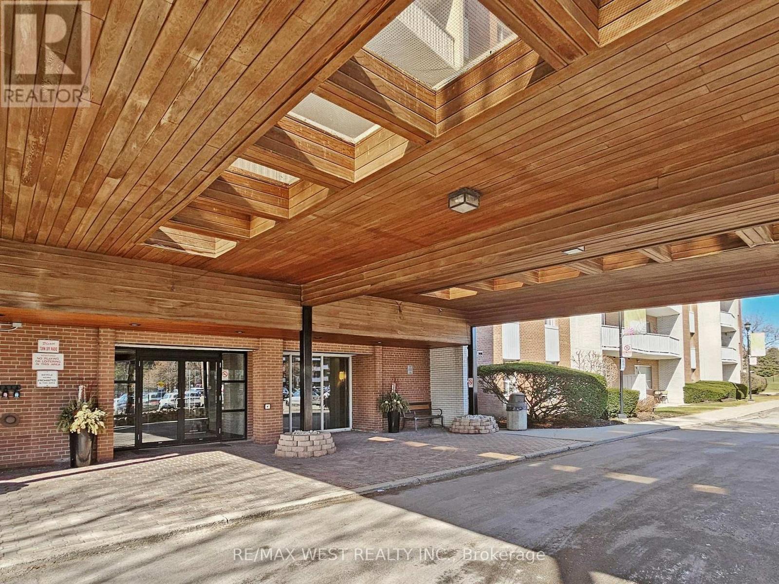 310 - 1660 Bloor Street, Mississauga, Ontario  L4X 1R9 - Photo 2 - W13026706