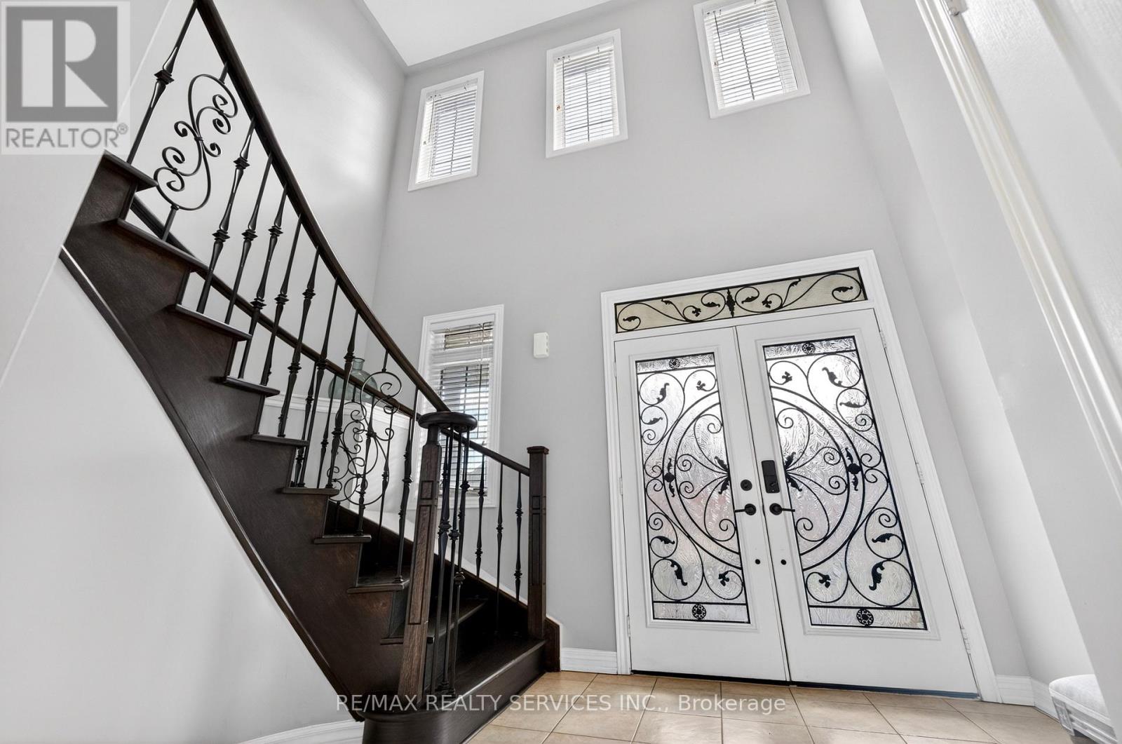 5 Pillar Road, Brampton (Bram West), Ontario  L6Y 0N9 - Photo 5 - W13026734