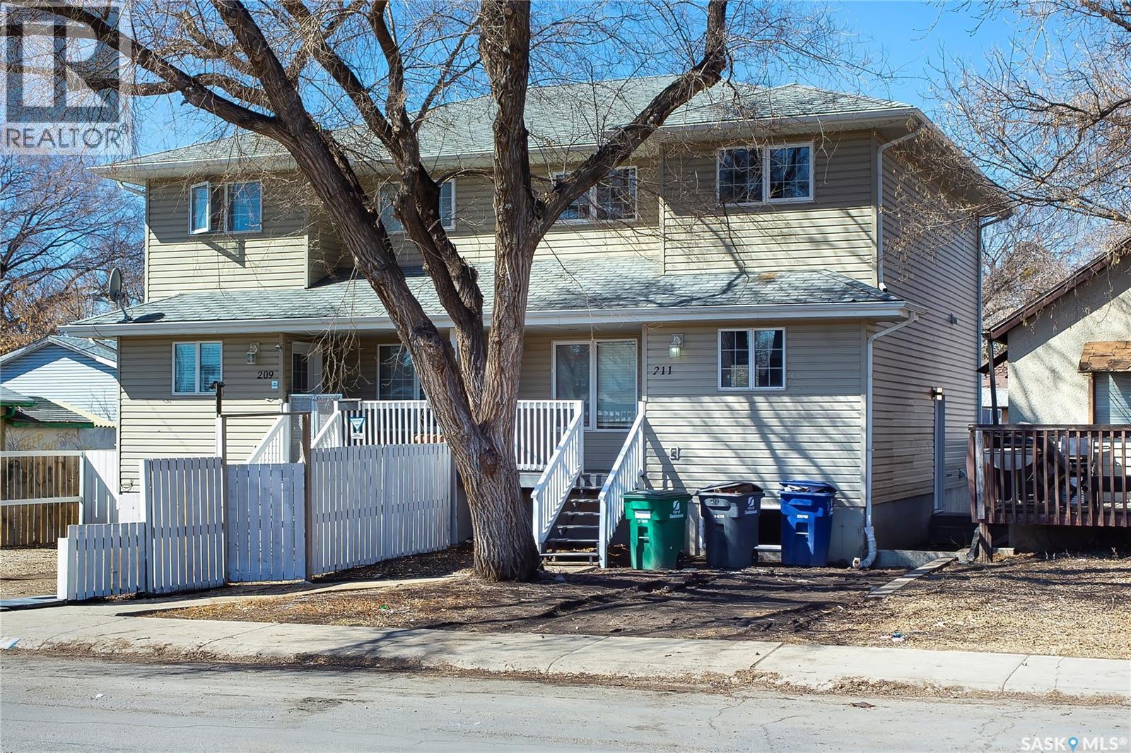 211 N Avenue N, Saskatoon, Saskatchewan  S7L 2T2 - Photo 1 - SK033502