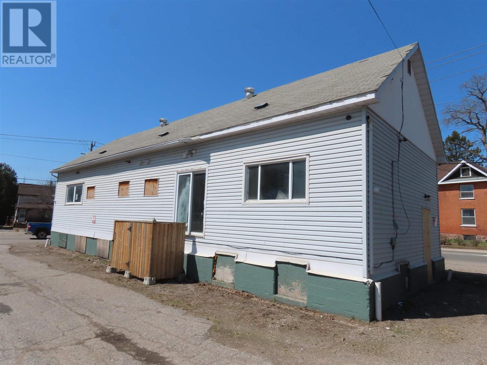 346 North St, Sault Ste Marie, Ontario  P6B 2A8 - Photo 1 - SM260456