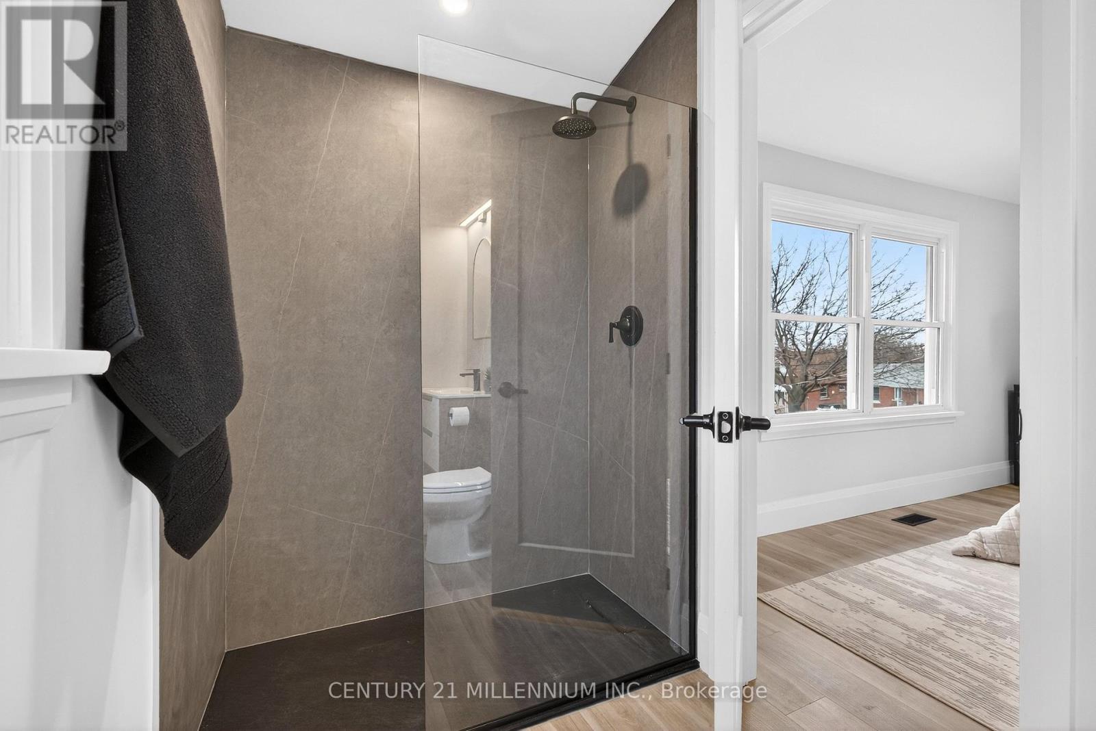 Upper - 330 East 15th Street, Hamilton, Ontario  L9A 4G5 - Photo 33 - X13026654