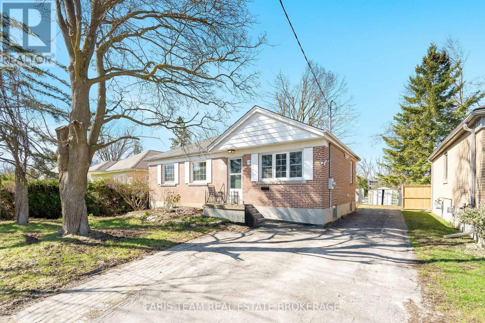 18 NEWTON STREET, Barrie, Ontario