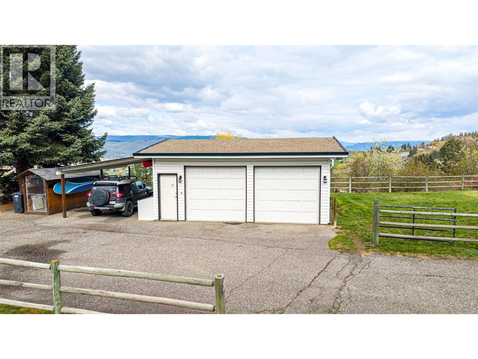 701 Robin Road, Vernon, British Columbia  V1B 3B3 - Photo 4 - 10384185