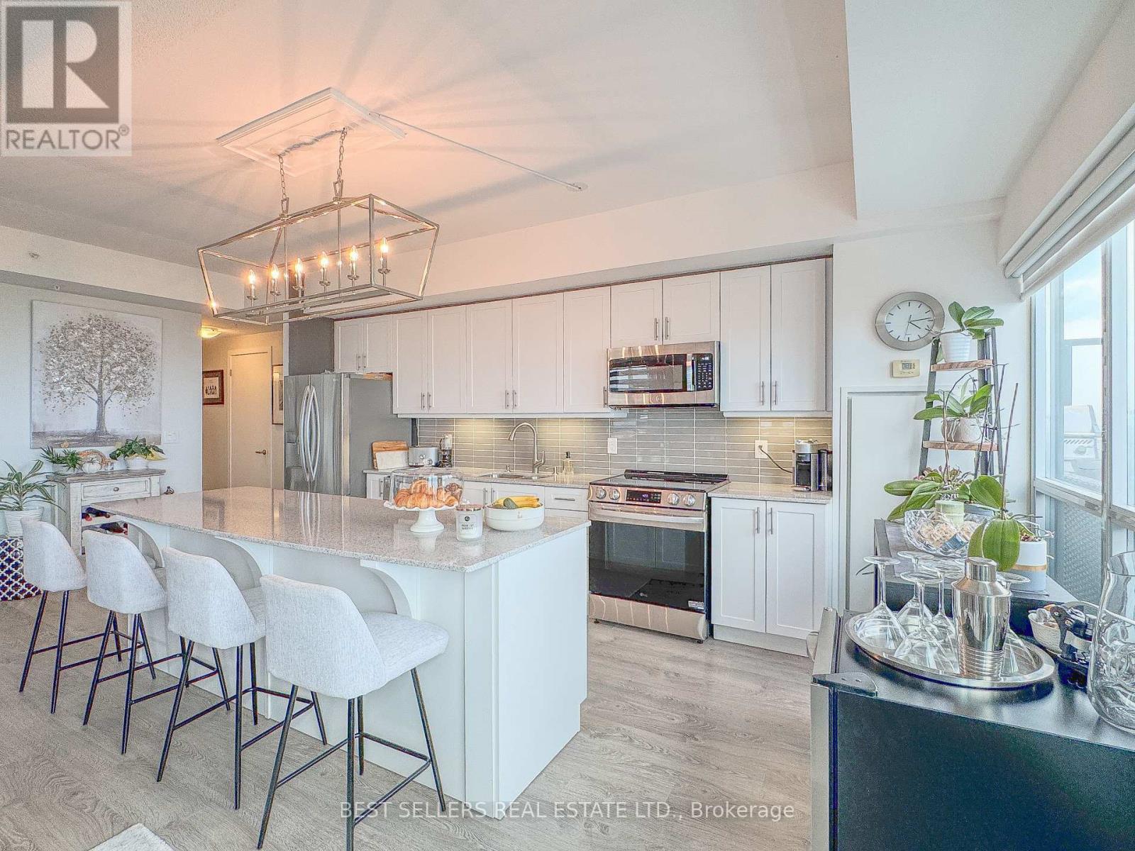 607 - 550 North Service Road, Grimsby, Ontario  L3M 4E8 - Photo 4 - X12881596