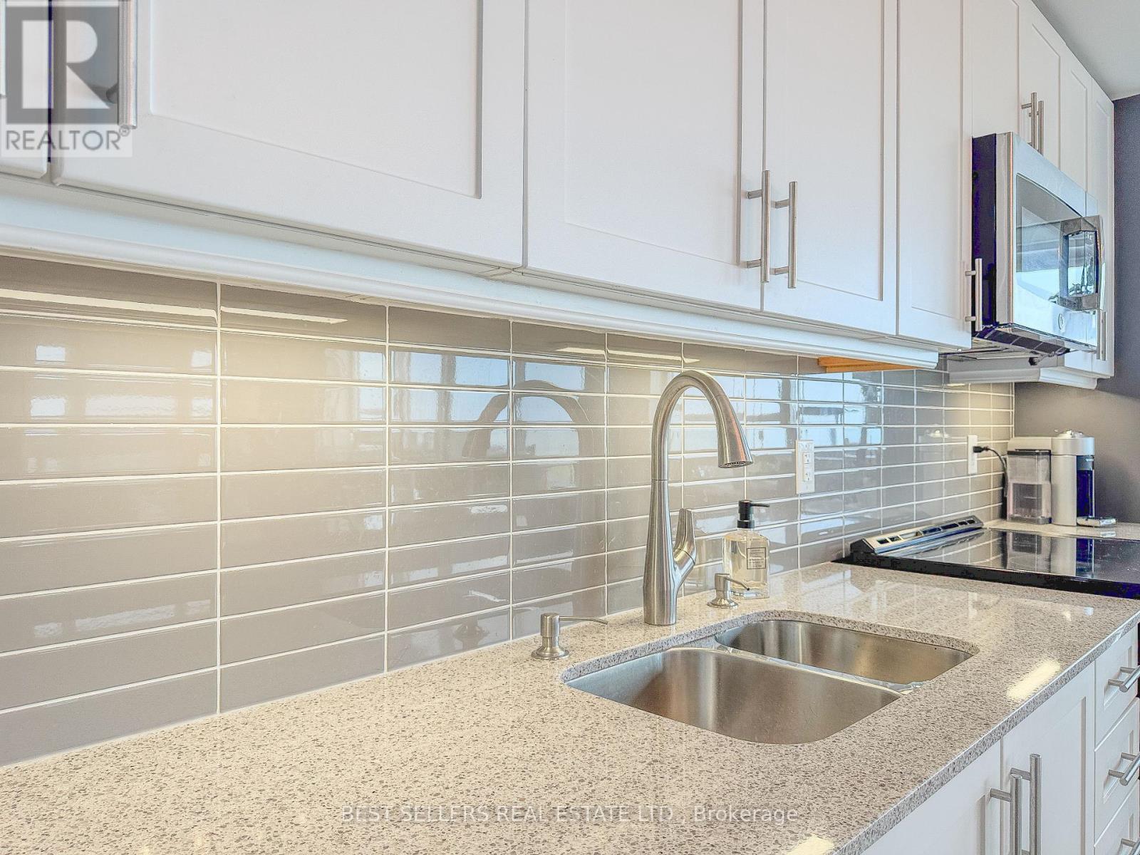 607 - 550 North Service Road, Grimsby, Ontario  L3M 4E8 - Photo 8 - X12881596