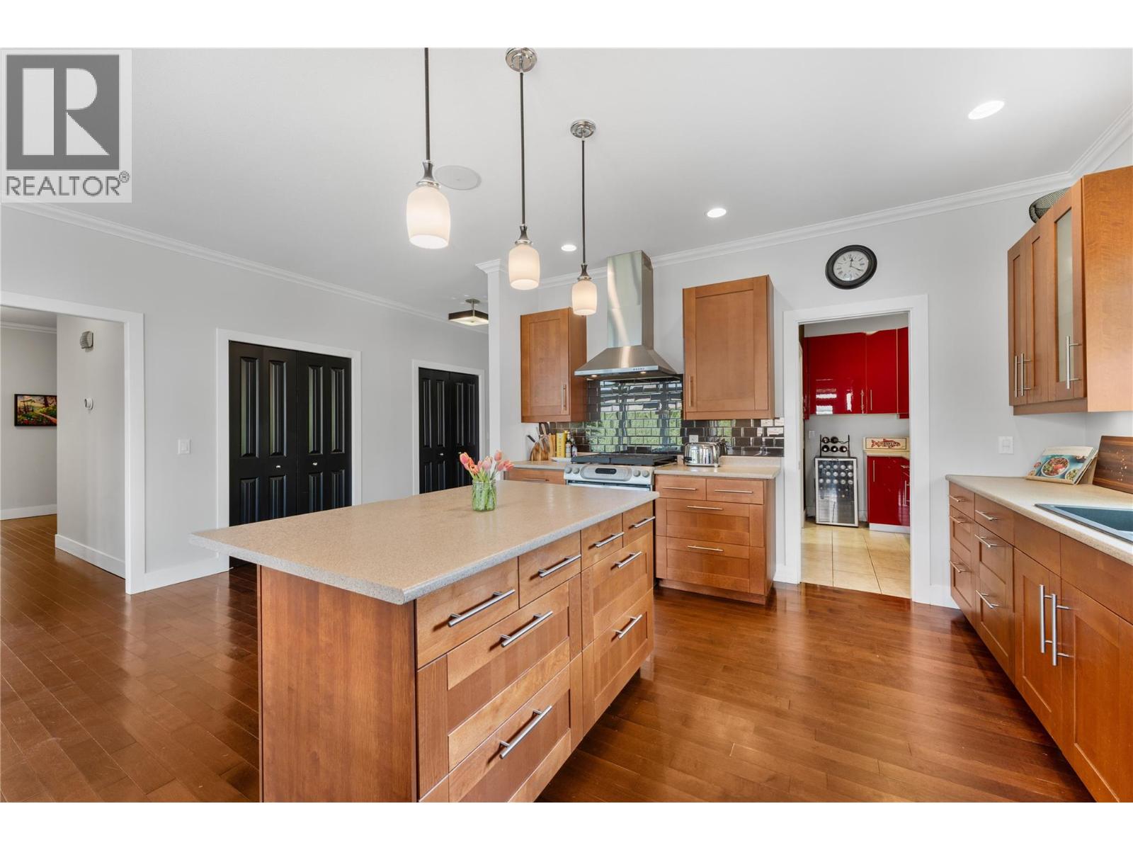 614 Armour Crescent, Kelowna, British Columbia  V1W 1A5 - Photo 5 - 10383426