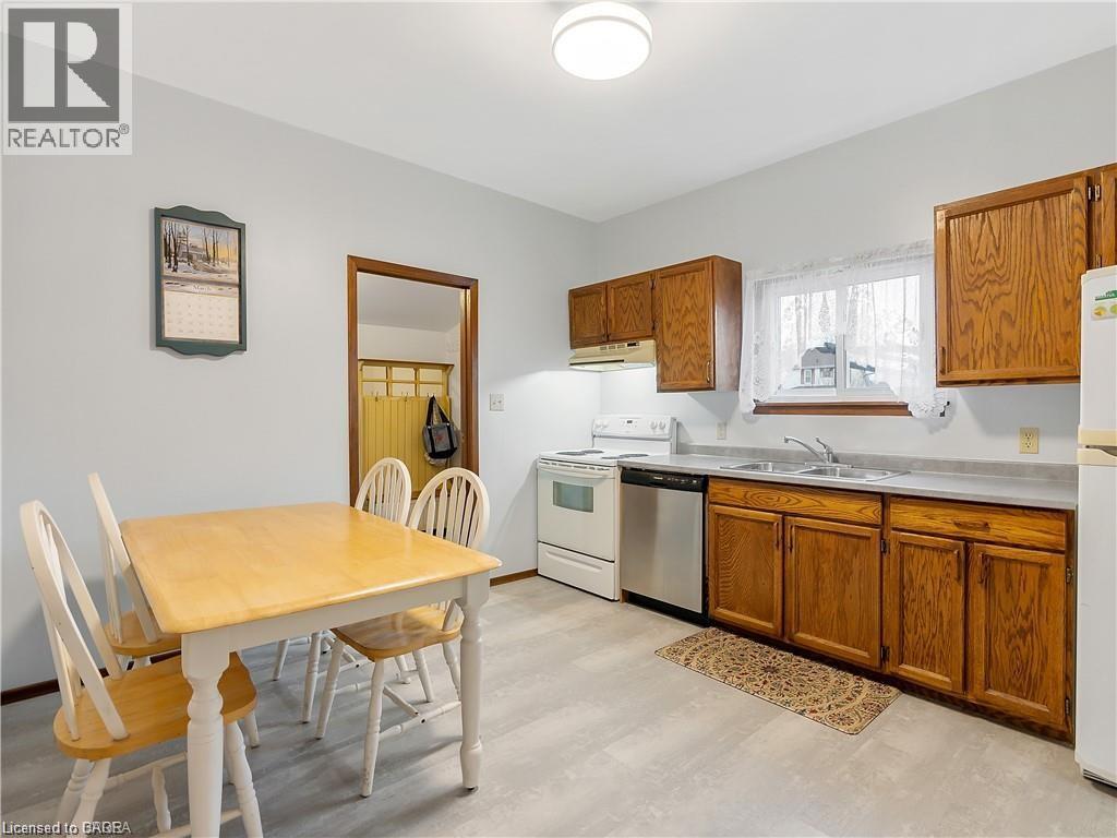 49 Mintern Avenue, Brantford, Ontario  N3S 1K9 - Photo 3 - 40822956