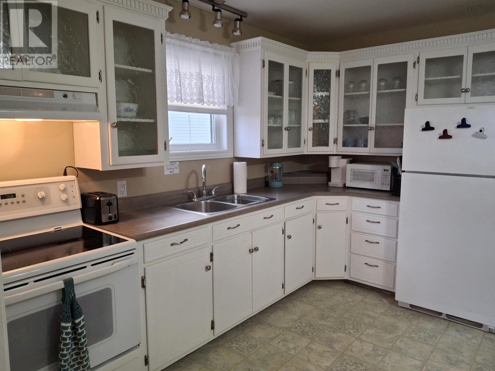 2633 Highway 206, Arichat, Nova Scotia  B0E 1A0 - Photo 7 - 202525227