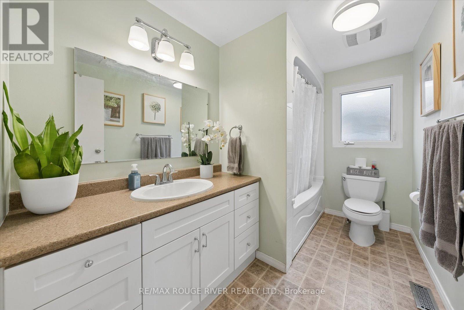 43 Ormond Drive, Oshawa, Ontario  L1G 7E3 - Photo 9 - E13026878