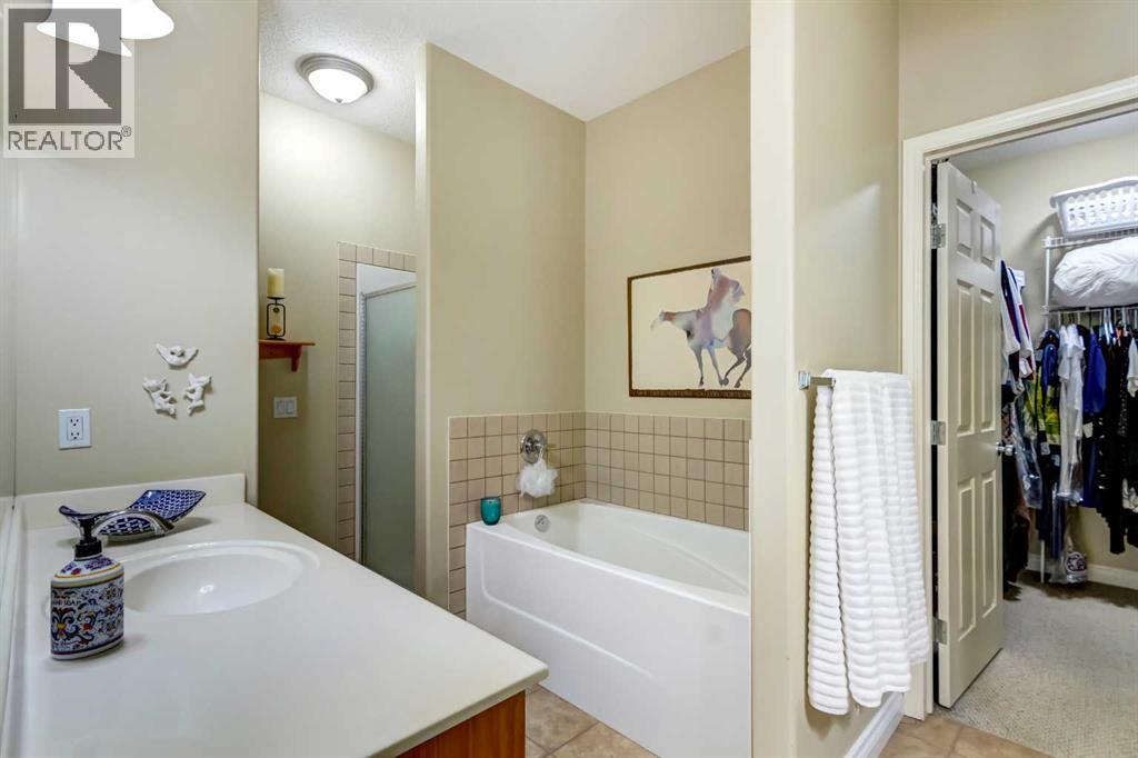 8 Straddock Villas SW, Calgary, Alberta  T3H 5C7 - Photo 20 - A2300354