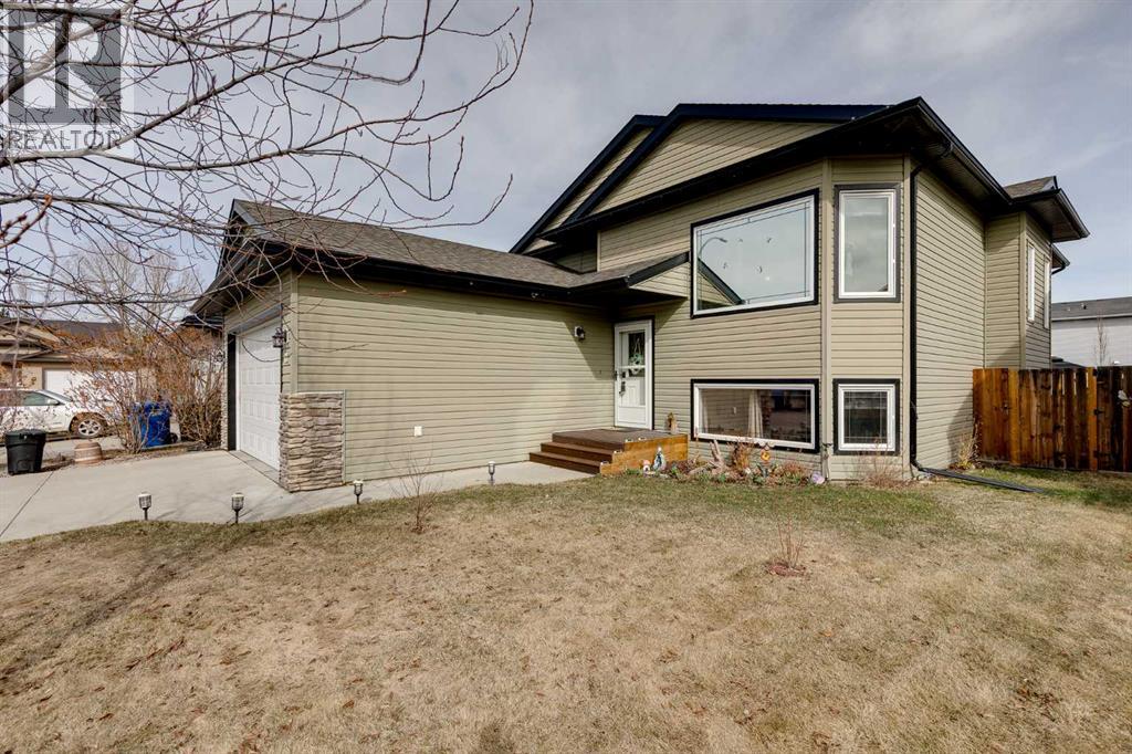 12 Mcclung Gate, Carstairs, Alberta  T0M 0N0 - Photo 3 - A2302275