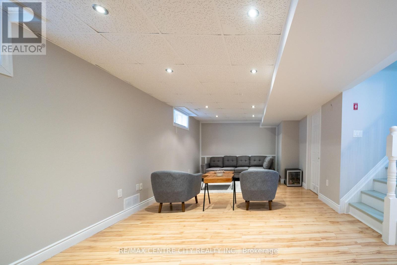 Photo 23 of 37 for 241 Parkview Drive