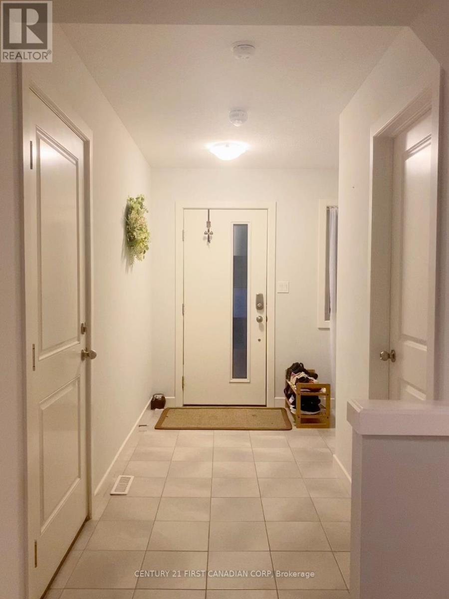 7 Empire Parkway, St. Thomas, Ontario  N5R 0E9 - Photo 2 - X13026988