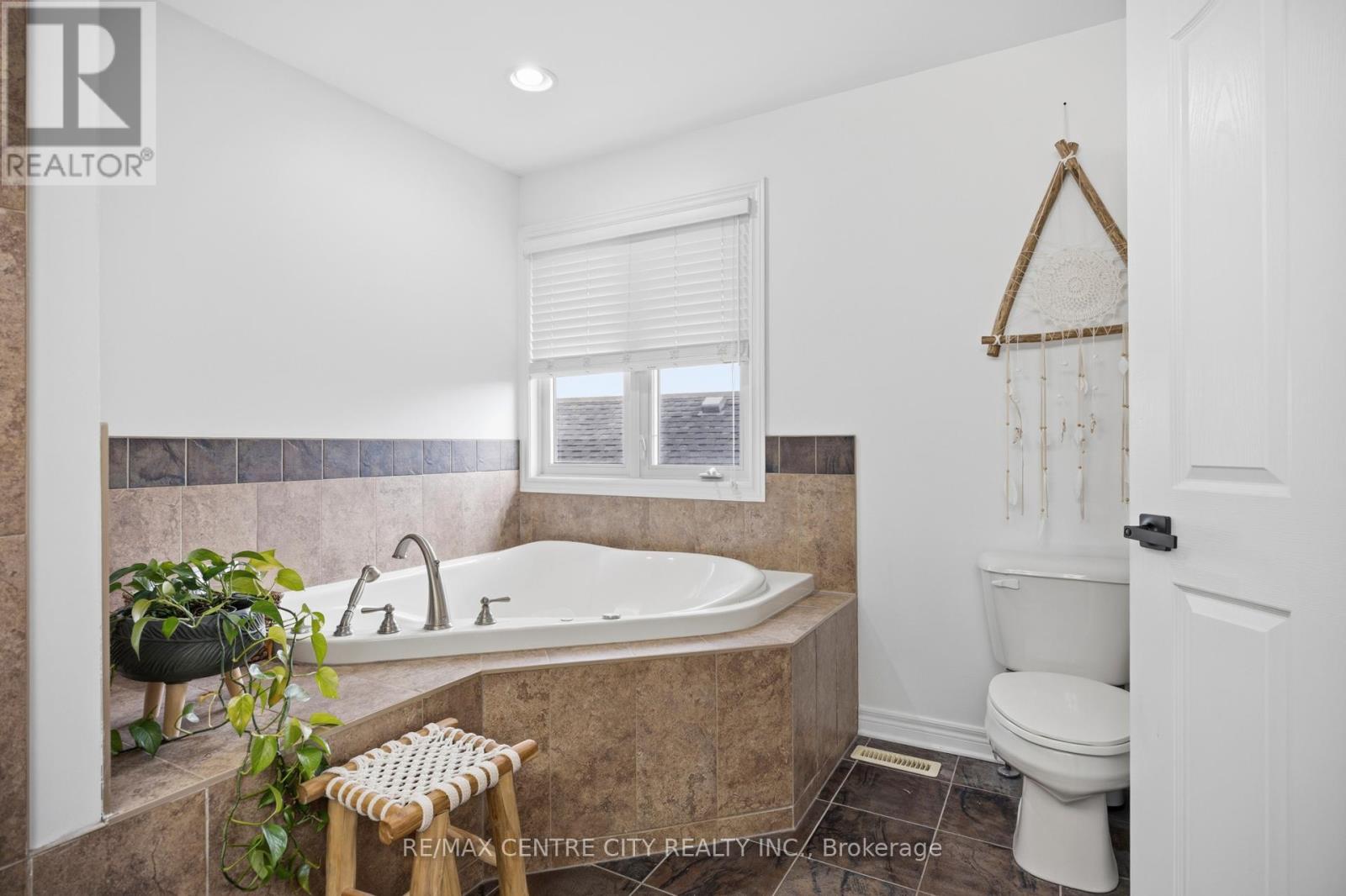 2114 Riverbend Road, London South, Ontario  N6K 0A3 - Photo 32 - X13027054