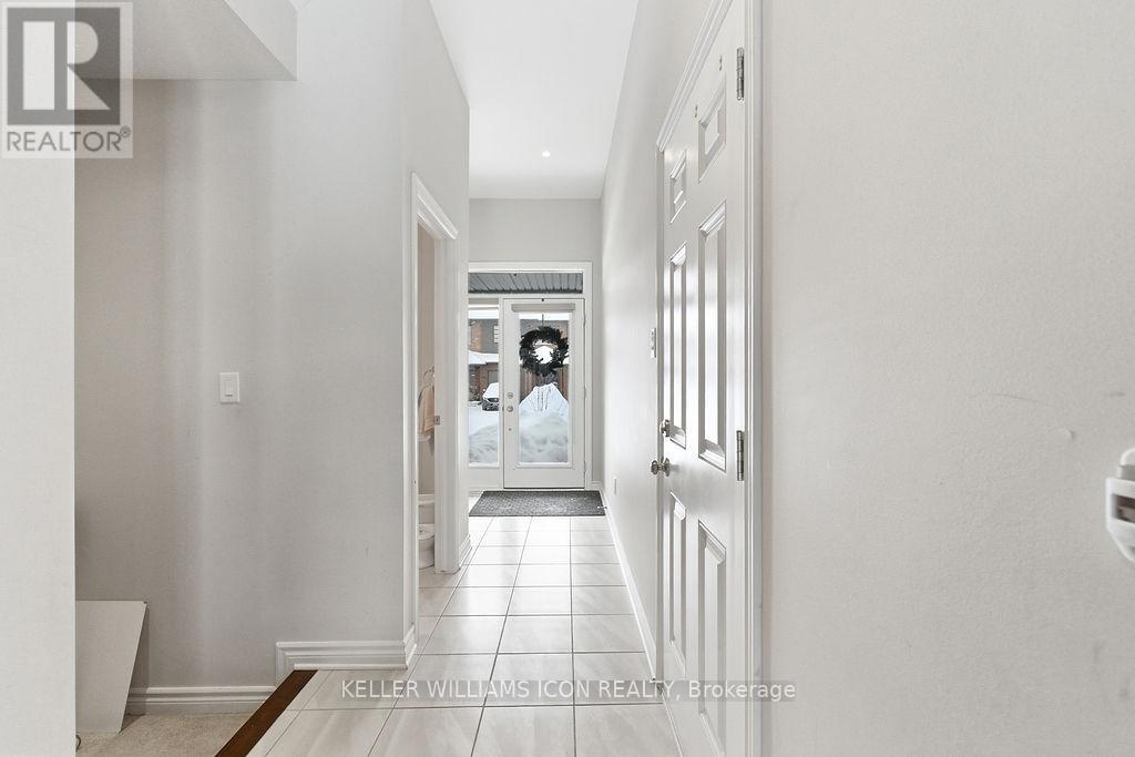 726 Guardian Grove, Ottawa, Ontario  K1X 0B2 - Photo 3 - X12819650