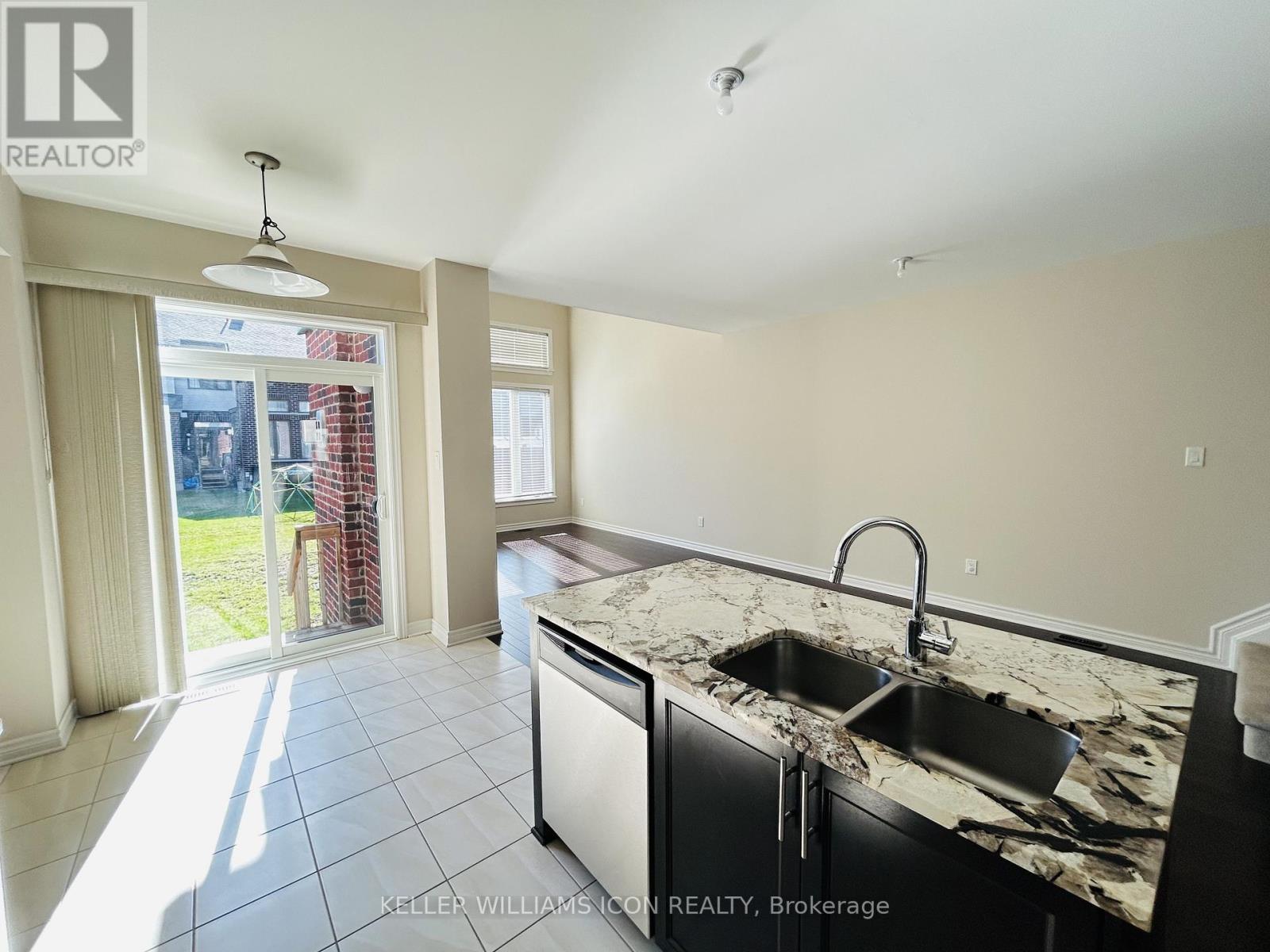 726 Guardian Grove, Ottawa, Ontario  K1X 0B2 - Photo 8 - X12819650