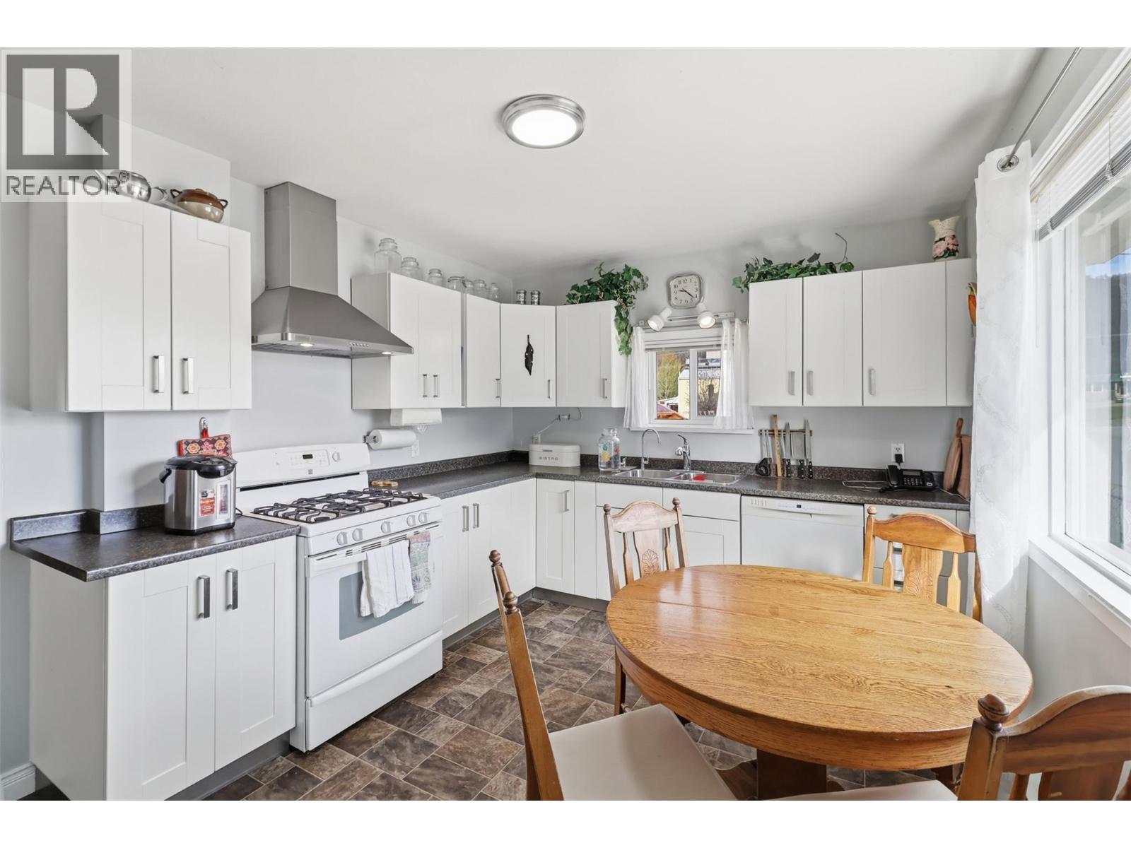 314 Wilson Street, Chase, British Columbia  V0E 1M0 - Photo 8 - 10384241