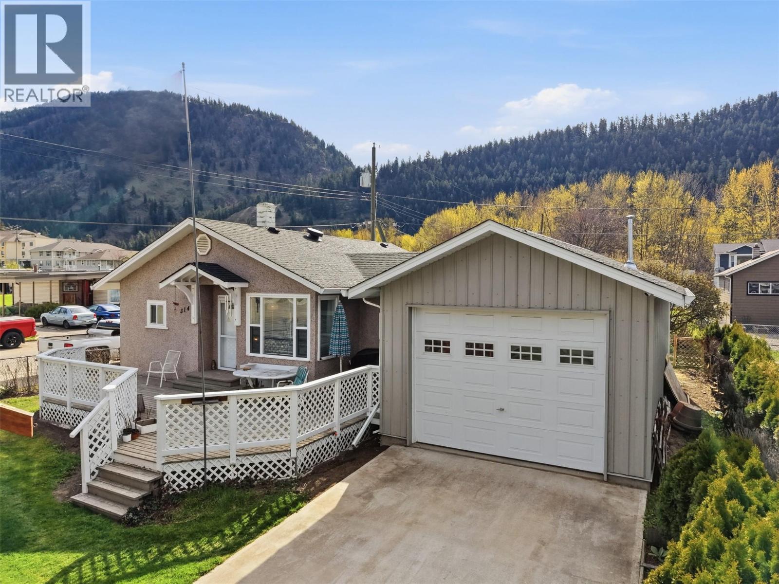 314 Wilson Street, Chase, British Columbia  V0E 1M0 - Photo 2 - 10384241